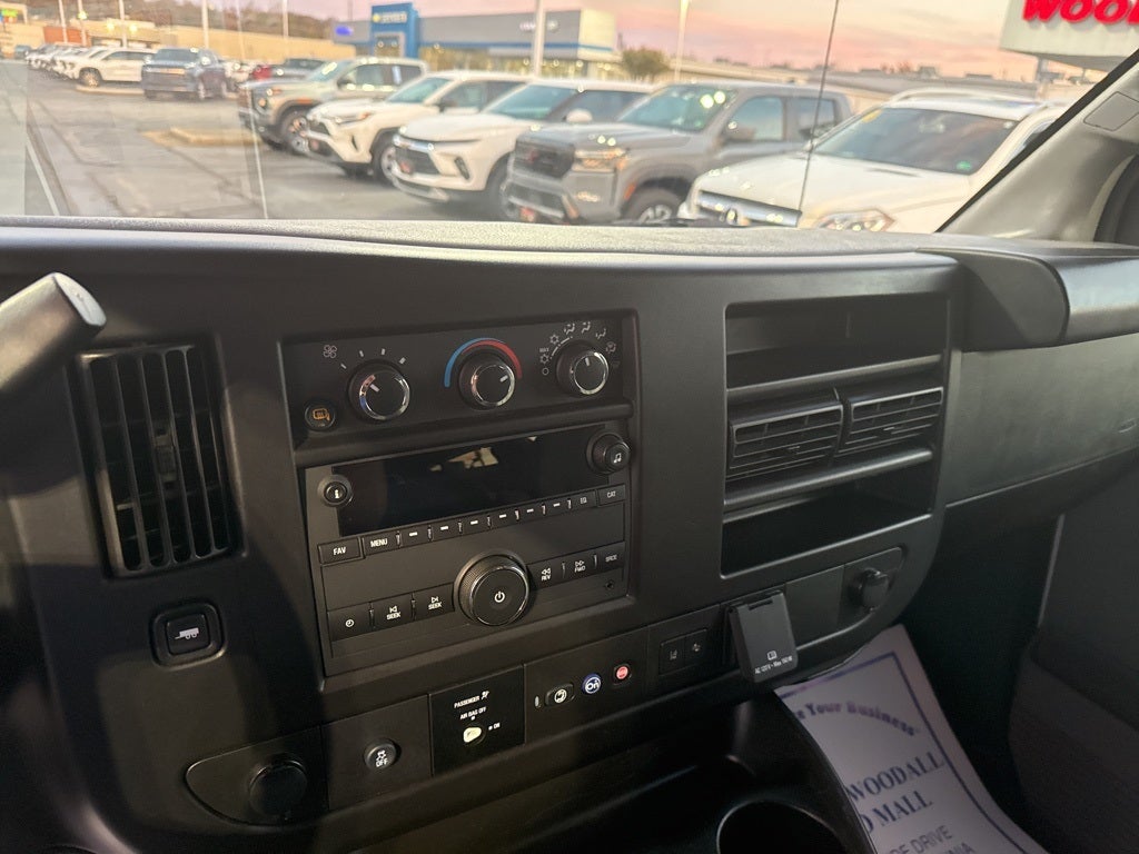 2024 Chevrolet Express 3500 LT 15 Passenger