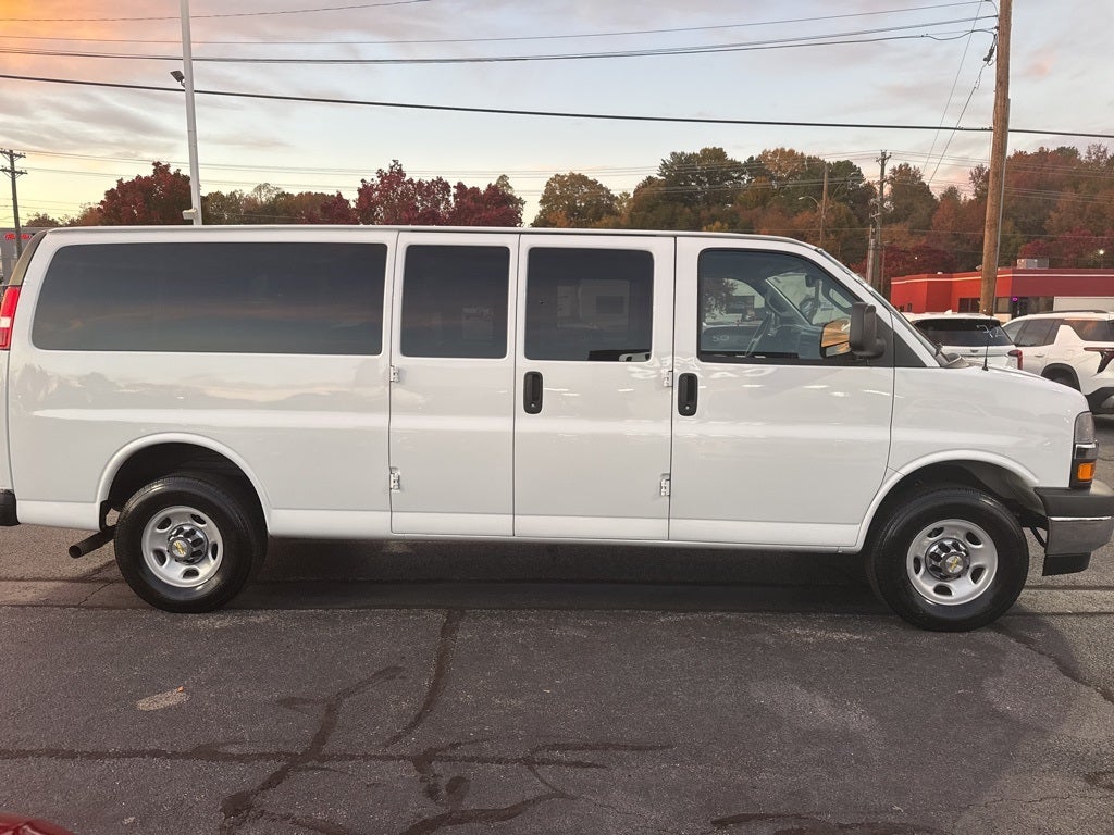 2024 Chevrolet Express 3500 LT 15 Passenger