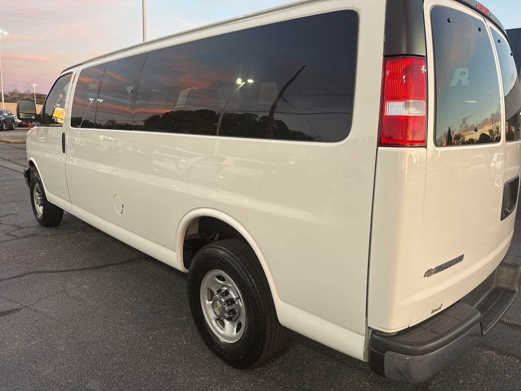 2024 Chevrolet Express 3500 LT 15 Passenger