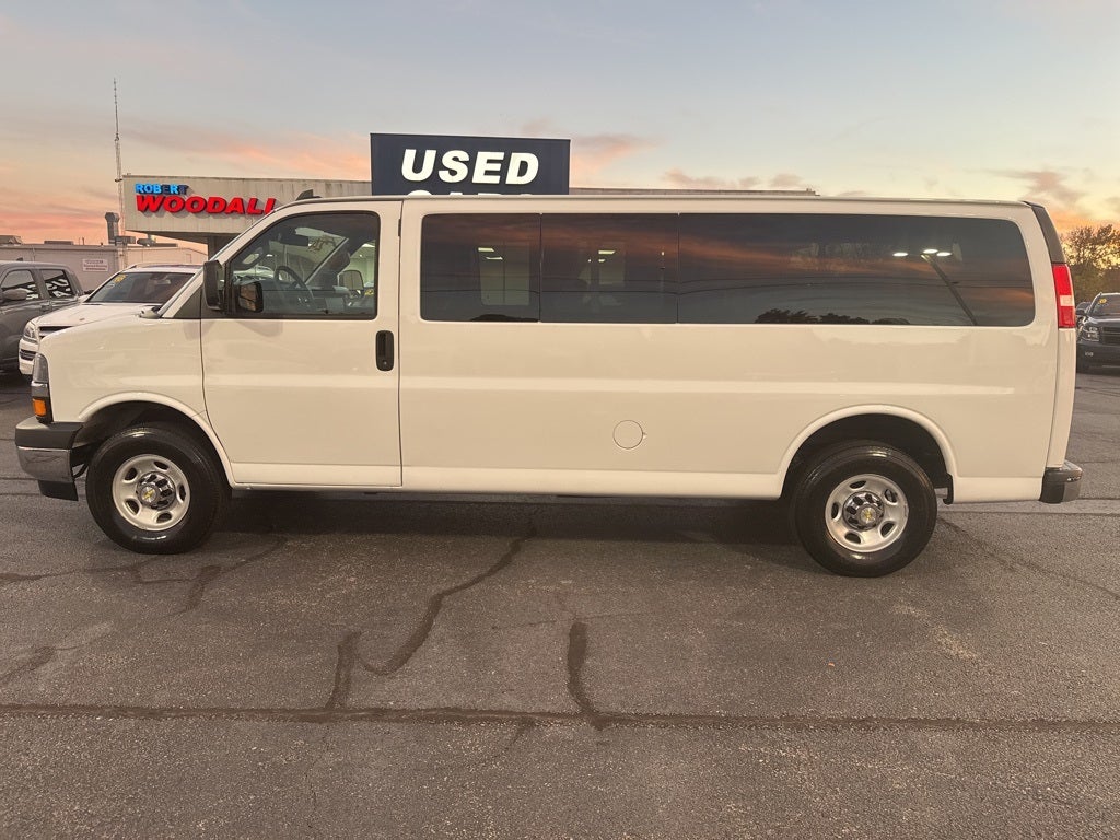 2024 Chevrolet Express 3500 LT 15 Passenger