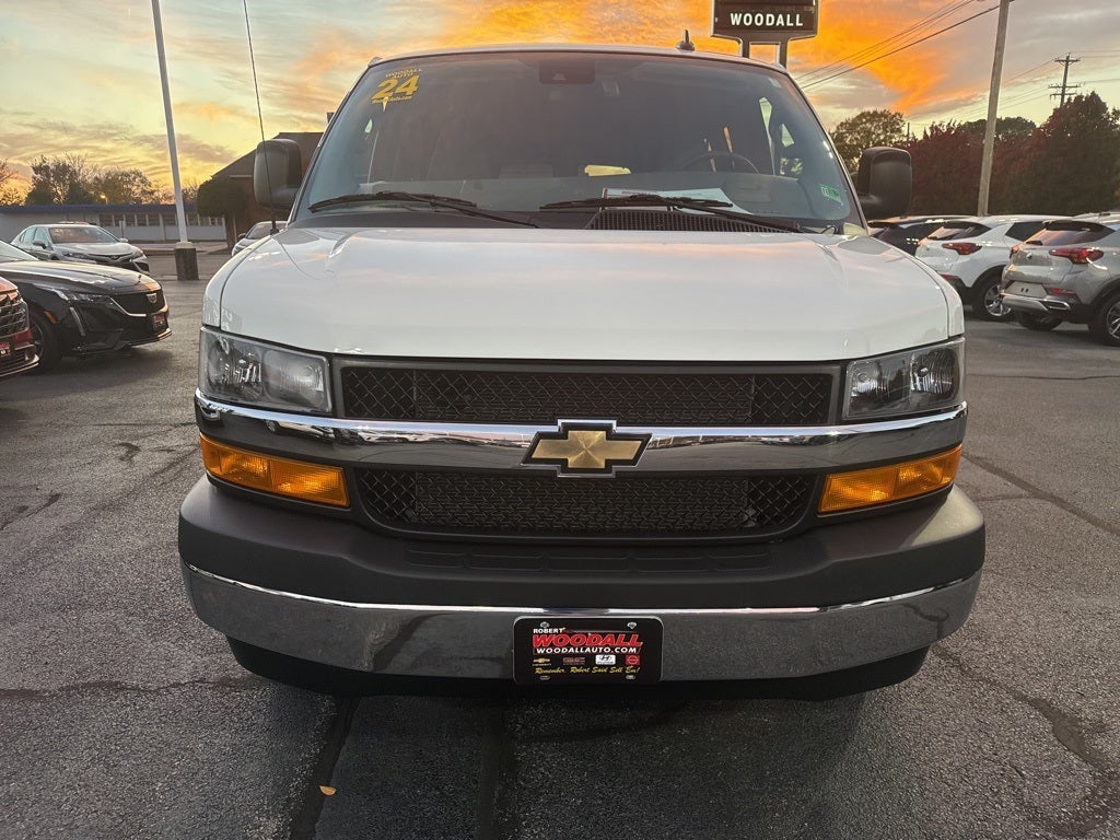 2024 Chevrolet Express 3500 LT 15 Passenger