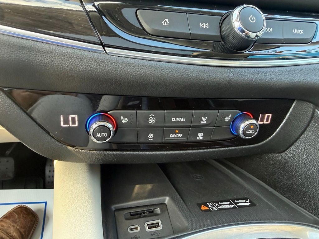 2023 Buick Enclave Essence