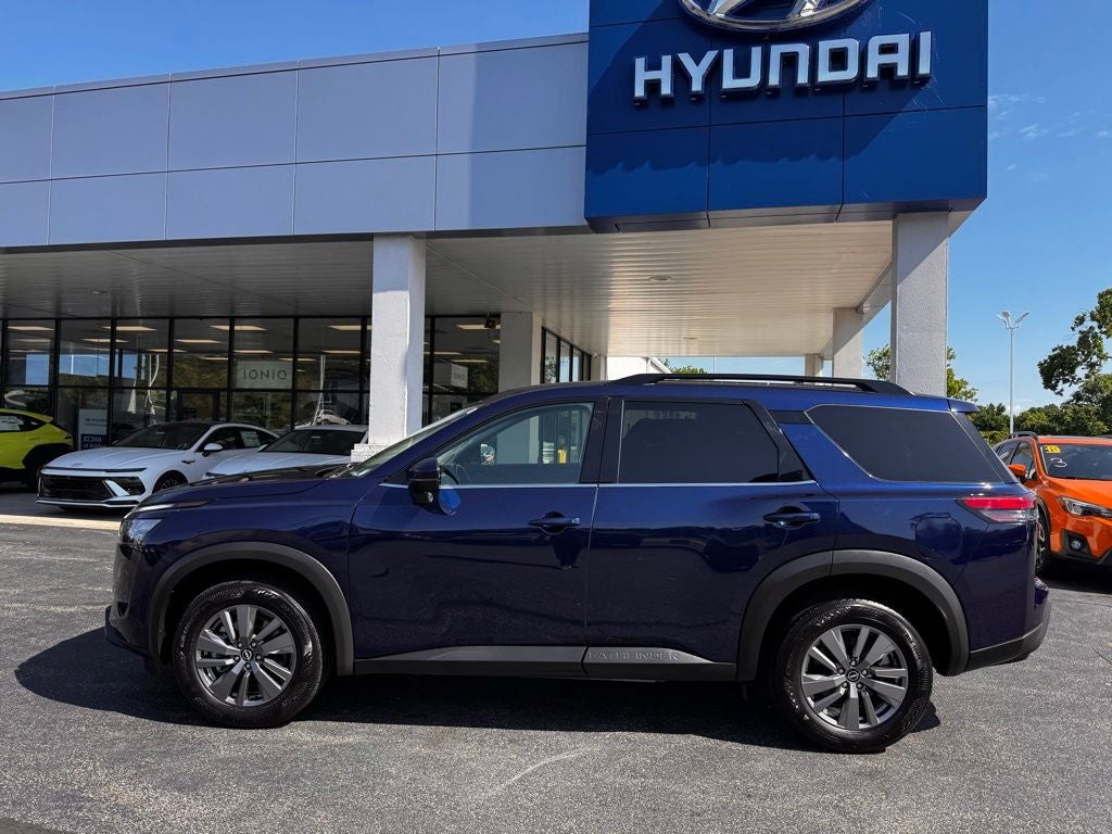 2025 Nissan Pathfinder SV