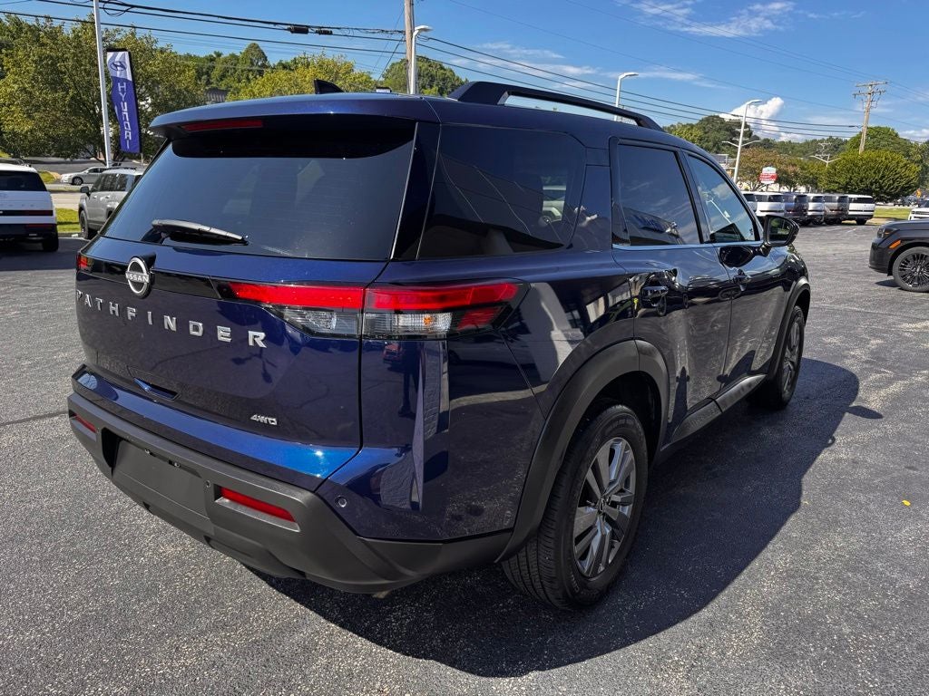 2025 Nissan Pathfinder SV