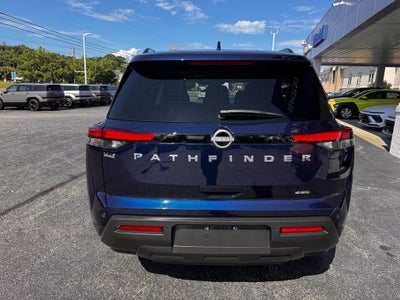 2025 Nissan Pathfinder SV