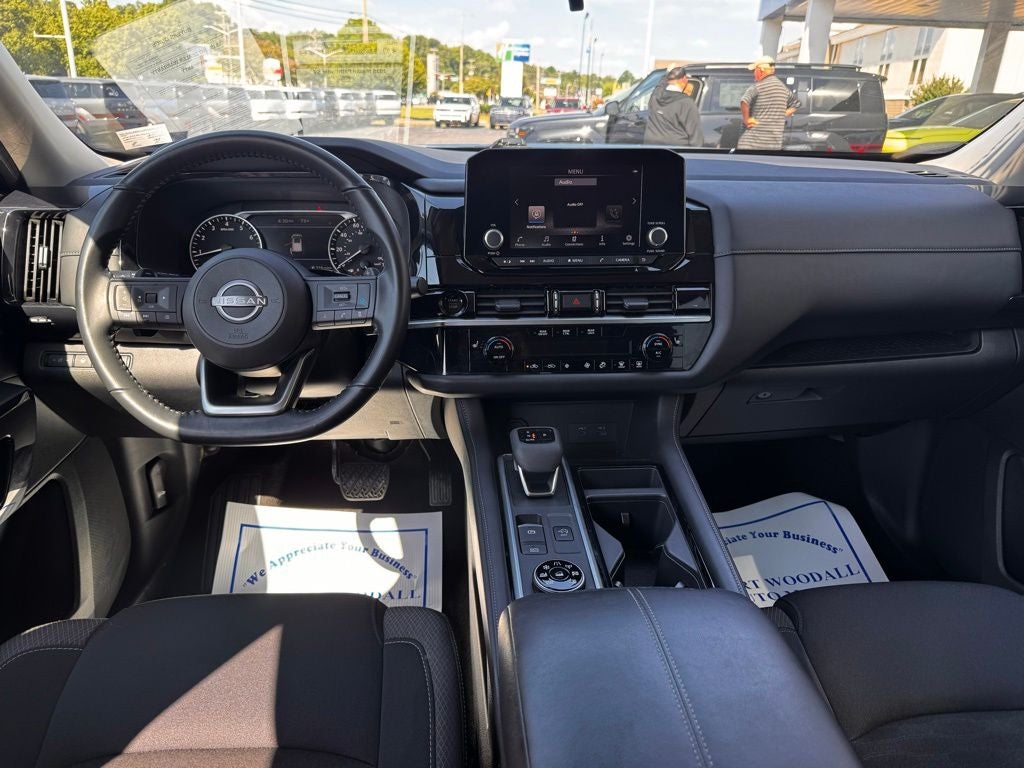 2025 Nissan Pathfinder SV