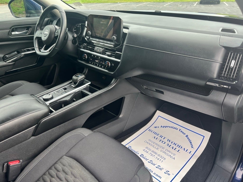 2022 Nissan Pathfinder SV