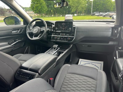 2022 Nissan Pathfinder SV