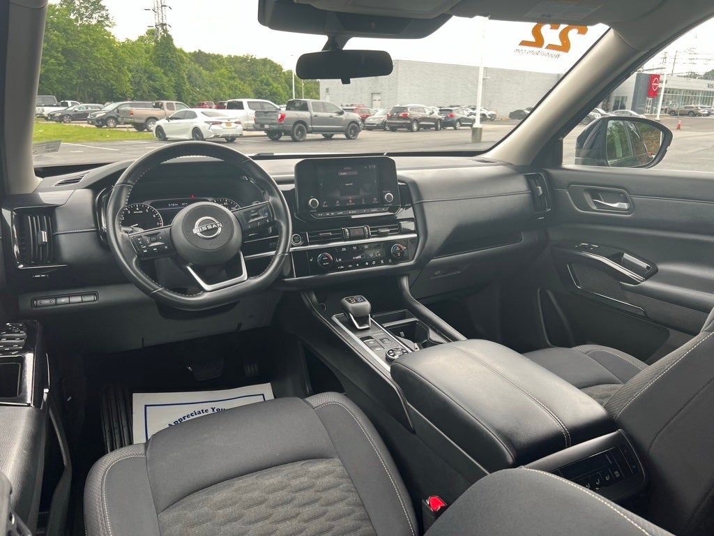 2022 Nissan Pathfinder SV