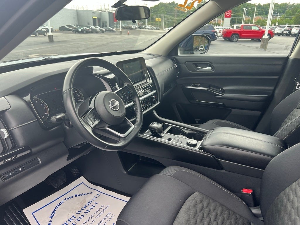 2022 Nissan Pathfinder SV