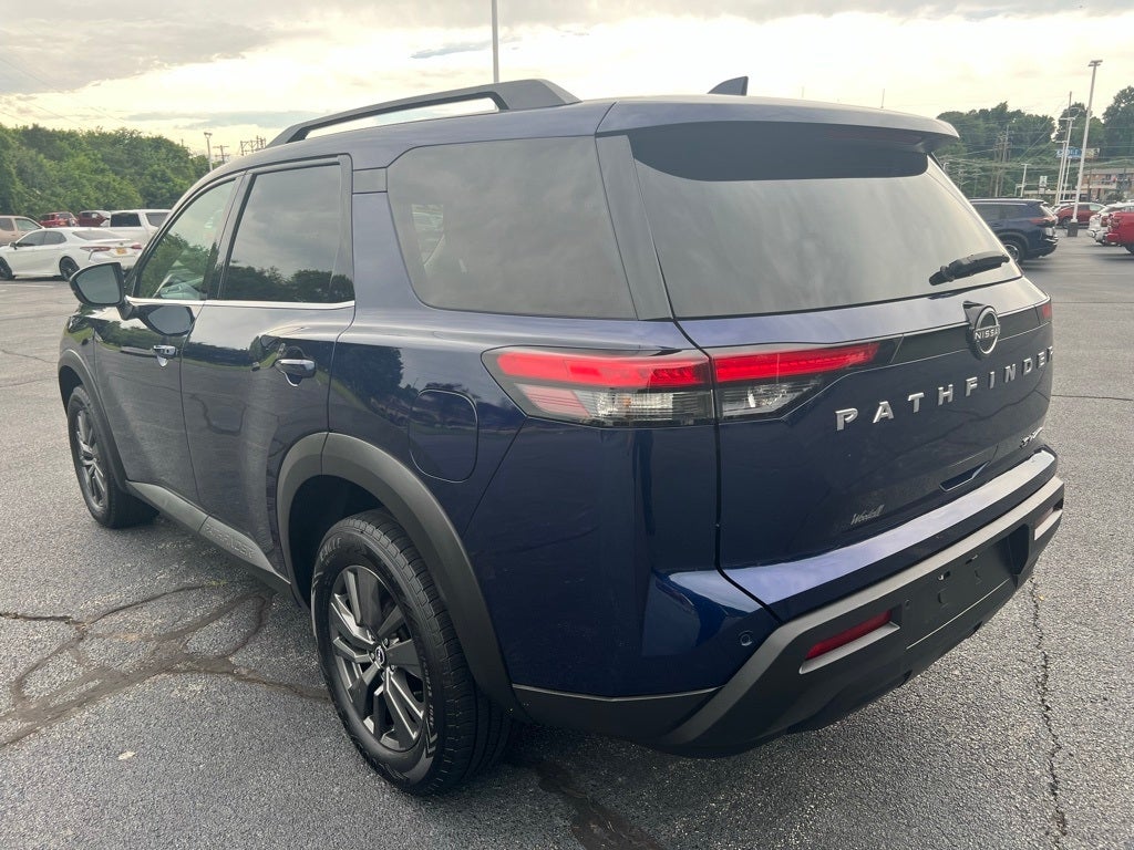 2022 Nissan Pathfinder SV