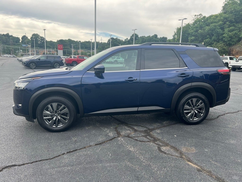 2022 Nissan Pathfinder SV