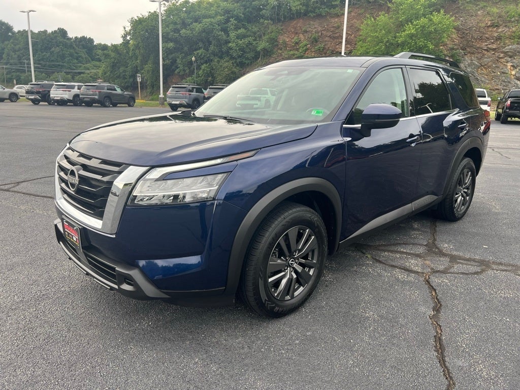 2022 Nissan Pathfinder SV