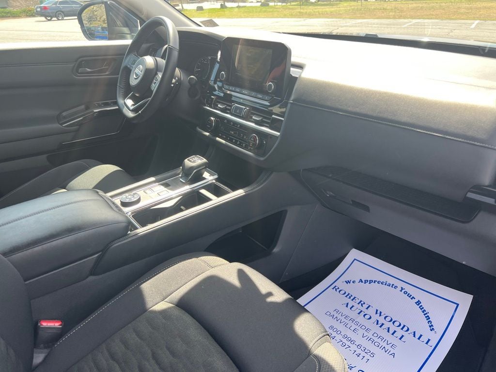 2025 Nissan Pathfinder SV