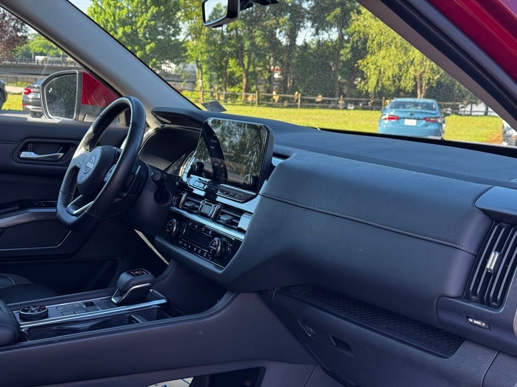 2023 Nissan Pathfinder SL