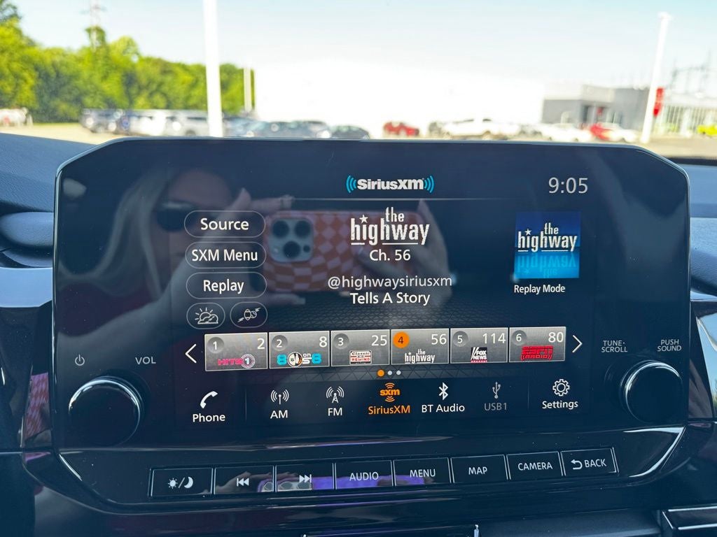 2023 Nissan Pathfinder SL