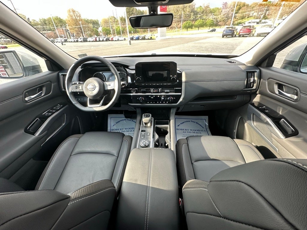 2024 Nissan Pathfinder SL