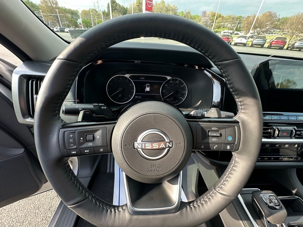 2024 Nissan Pathfinder SL