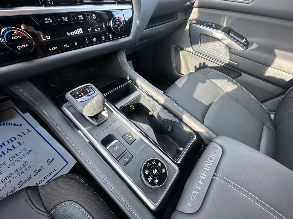 2024 Nissan Pathfinder SL