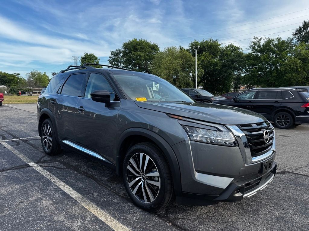 2024 Nissan Pathfinder Platinum