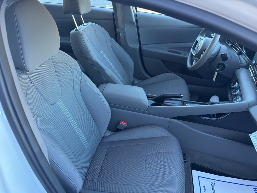 2023 Hyundai ELANTRA SE