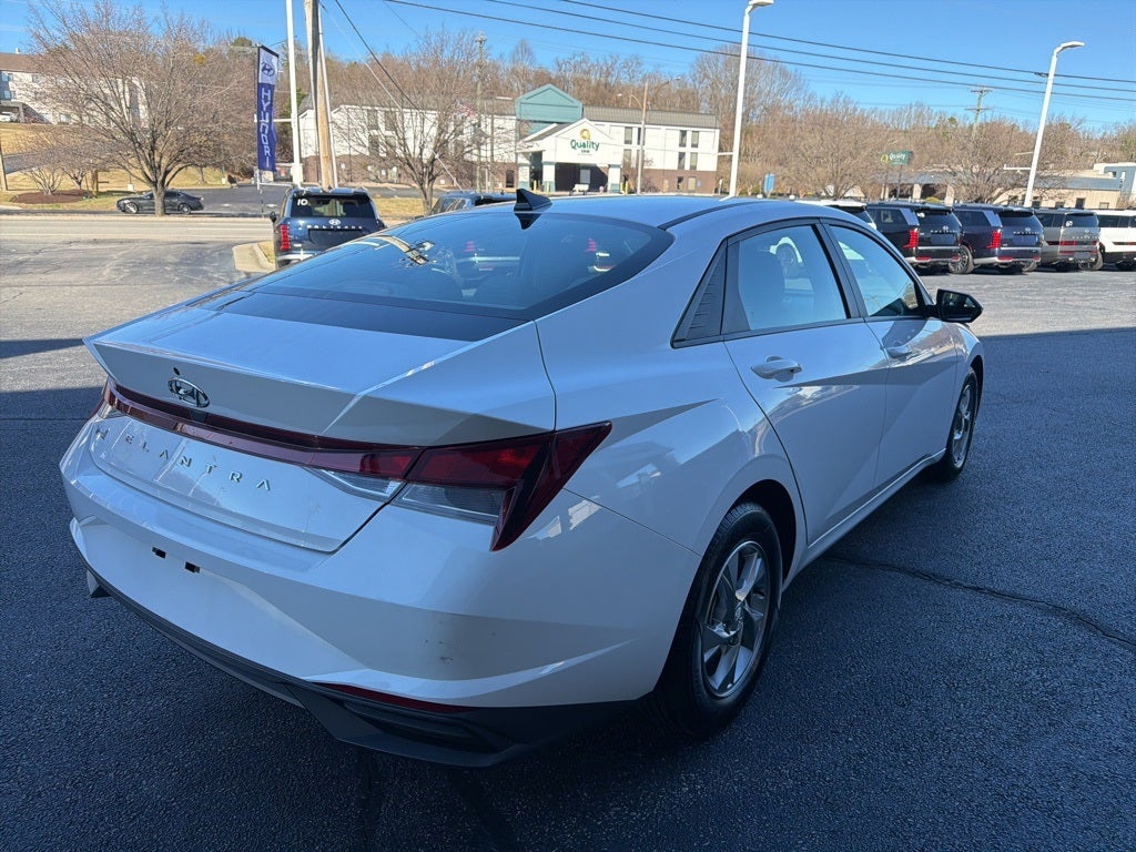 2023 Hyundai ELANTRA SE