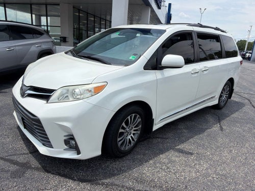 2018 Toyota Sienna XLE 8 Passenger