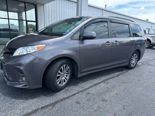 2020 Toyota Sienna XLE 8 Passenger
