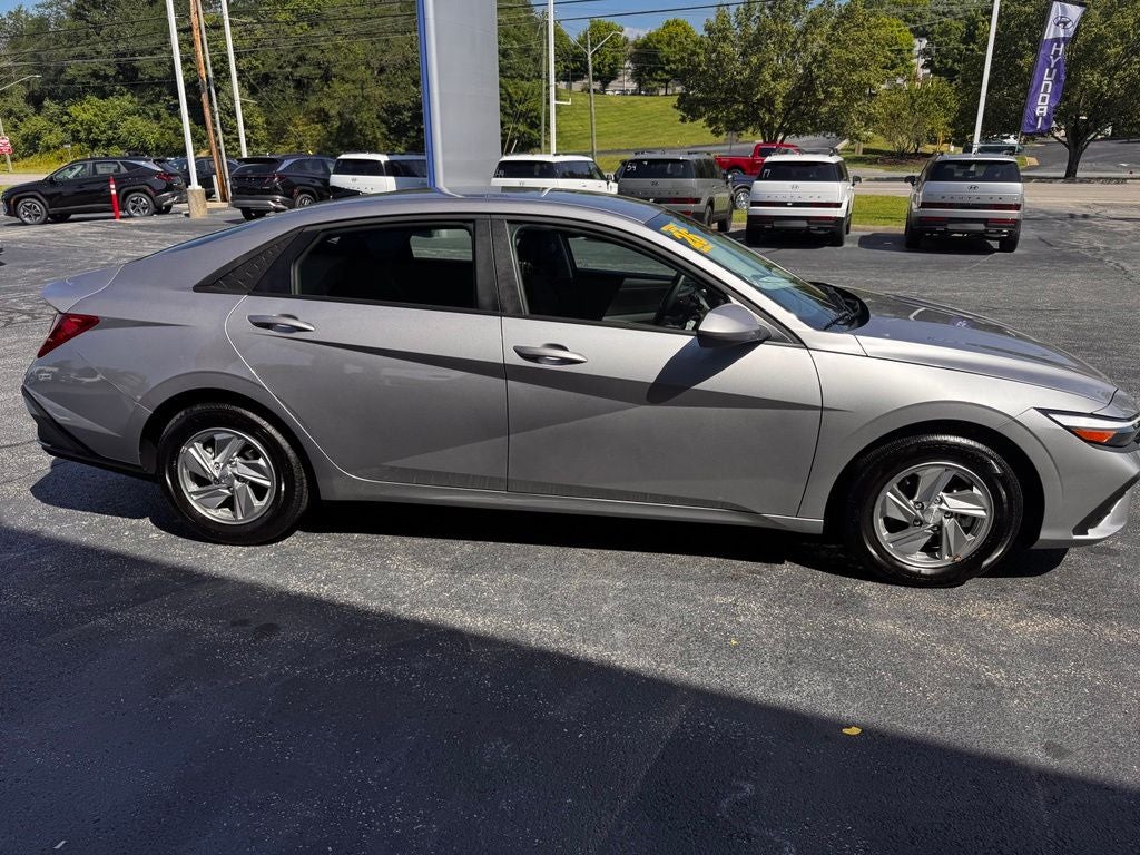 2026 Hyundai ELANTRA SE