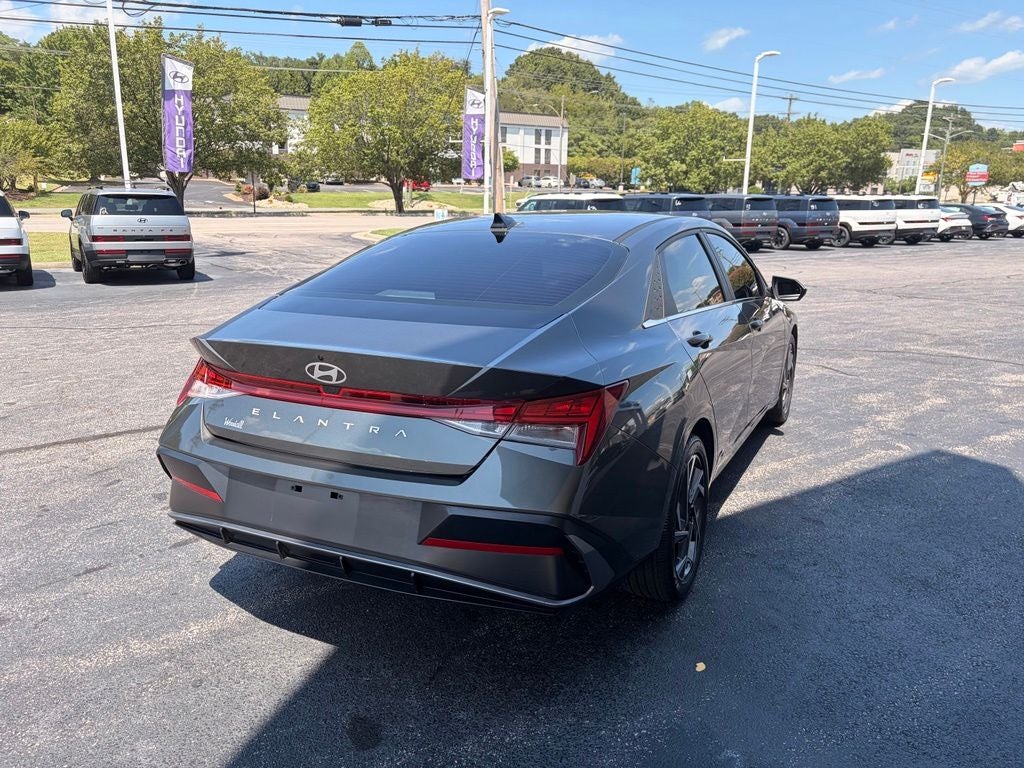 2024 Hyundai ELANTRA SEL